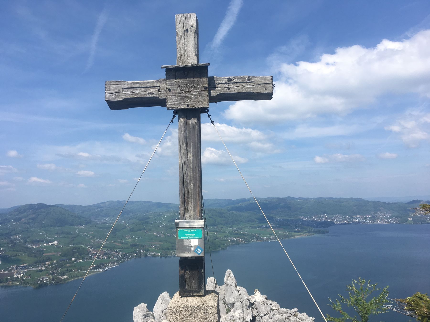 Gipfelkreuz über dem Traunsee